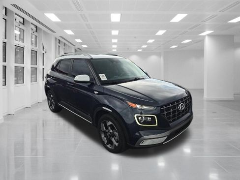 Used 2023 Hyundai Venue Limited FWD image 2