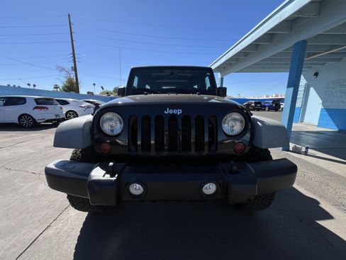 Used 2012 Jeep Wrangler Unlimited Rubicon w/ Connectivity Group image 8