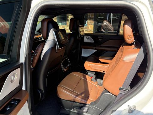 Used 2023 Lincoln Aviator Reserve w/ Equipment Group 201A AWD/4WD image 5