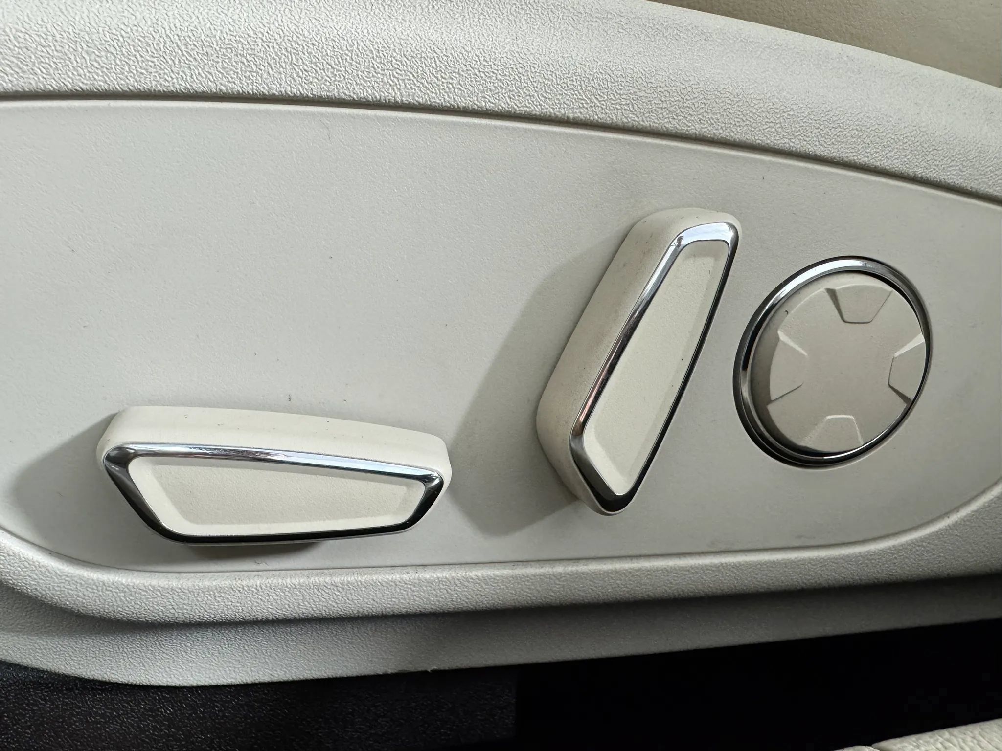 Used 2020 Lincoln MKZ Reserve FWD image 37