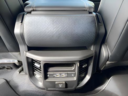 Used 2025 RAM 1500 Laramie AWD/4WD image 17