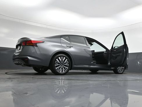 Used 2024 Nissan Altima 2.5 SV FWD image 42