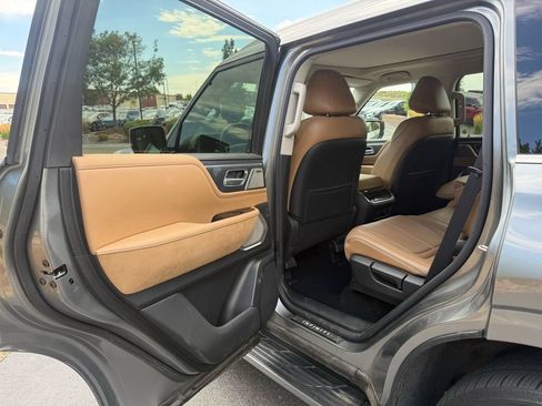 Used 2025 INFINITI QX80 Sensory AWD/4WD image 40