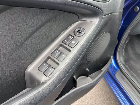 Used 2017 Kia Forte LX image 11