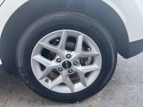 Used 2025 Kia Soul LX w/ LX Technology Package FWD image 27