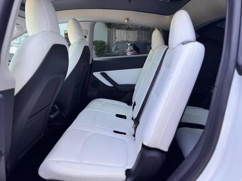 Used 2021 Tesla Model Y Long Range AWD/4WD image 23