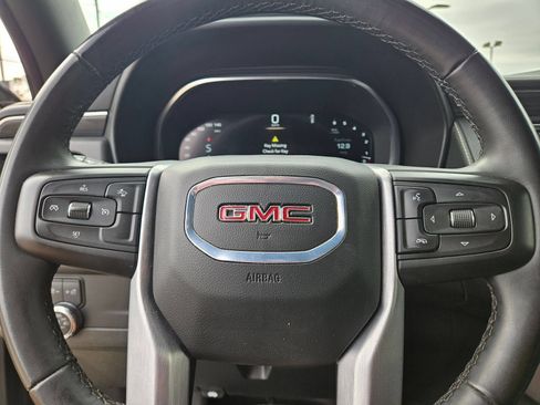Used 2024 GMC Yukon SLT AWD/4WD image 11