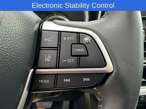 Used 2024 Toyota Highlander XSE image 13