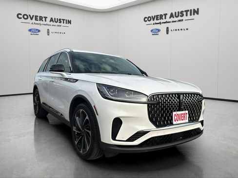 Certified 2025 Lincoln Aviator Reserve w/ Equipment Group 201A image 7