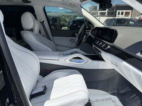 Used 2026 Mercedes-Benz Maybach GLS 600 4MATIC image 19