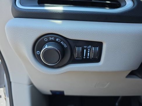 Used 2023 Chrysler Voyager LX FWD image 18