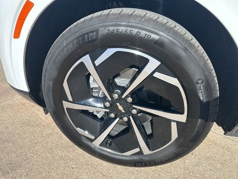 Certified 2025 Chevrolet Equinox EV LT image 12