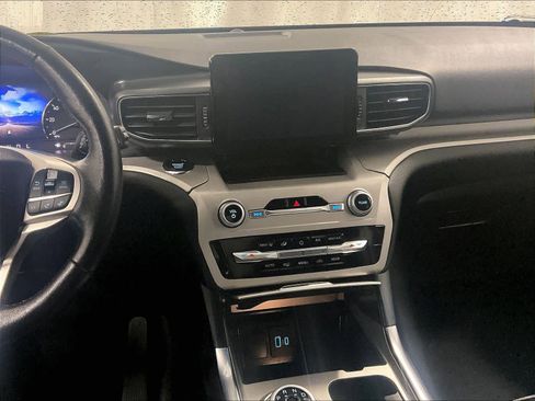 Used 2023 Ford Explorer XLT w/ Equipment Group 202A image 18