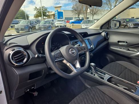 Used 2022 Nissan Kicks SV image 2