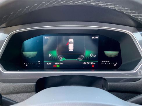 Used 2022 Volkswagen Tiguan SE R-Line image 26