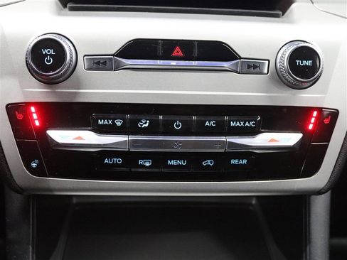 Used 2022 Ford Explorer XLT w/ Equipment Group 202A image 28