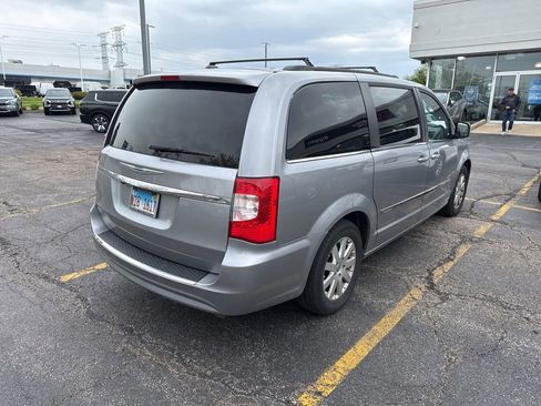 Used 2015 Chrysler Town & Country Touring FWD image 2