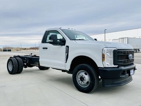New 2026 Ford F350 XL image 3