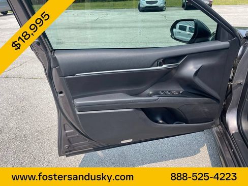 Used 2018 Toyota Camry SE FWD image 14
