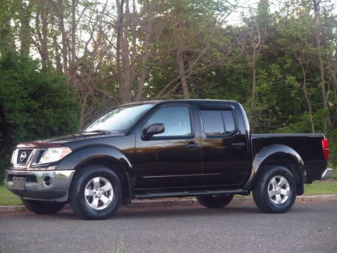 Used 2010 Nissan Frontier SE AWD/4WD image 1