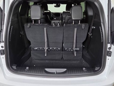 New 2026 Chrysler Pacifica Select image 10