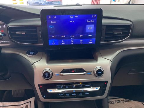 Used 2022 Ford Explorer XLT w/ Equipment Group 202A AWD/4WD image 26