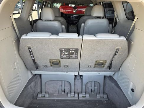 Used 2020 Kia Sedona L FWD image 10