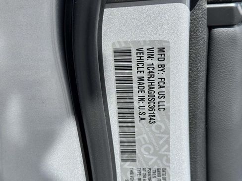 New 2025 Jeep Grand Cherokee Laredo w/ Luxury Tech Group I AWD/4WD image 25