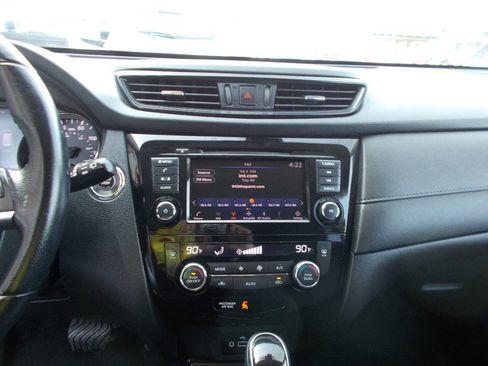 Used 2020 Nissan Rogue SV image 13