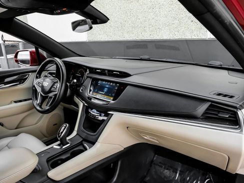 Used 2018 Cadillac XT5 FWD image 17