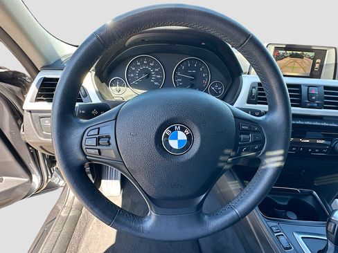 Used 2017 BMW 320i Sedan RWD image 10
