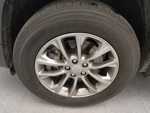 Used 2019 Jeep Cherokee Latitude Plus w/ Comfort/Convenience Group image 31