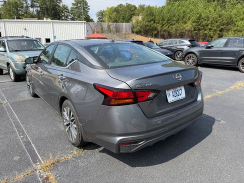 Used 2025 Nissan Altima 2.5 SV FWD image 4