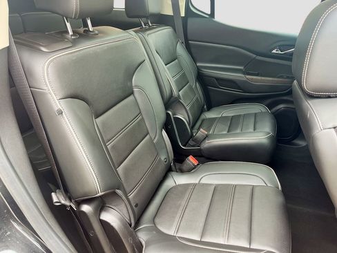 Used 2022 GMC Acadia Denali w/ Denali Technology Package AWD/4WD image 30