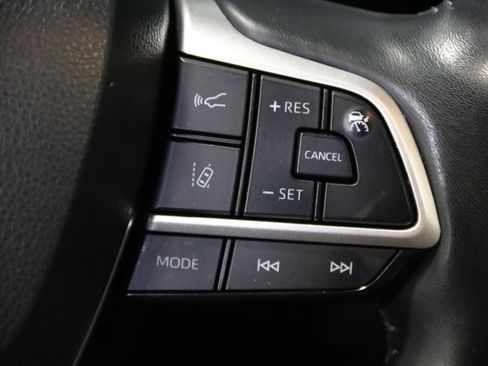 Used 2023 Toyota Highlander L image 17