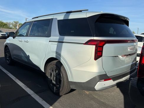 Used 2026 Kia Carnival EX FWD image 3