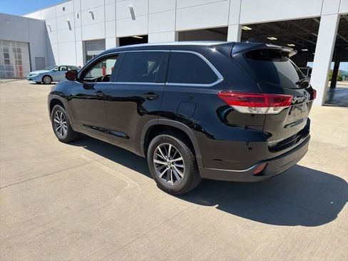 Used 2017 Toyota Highlander FWD V6 image 4