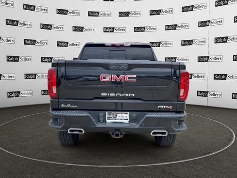 Used 2024 GMC Sierra 1500 AT4 w/ Technology Package AWD/4WD image 5