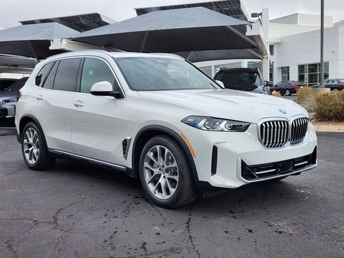 New 2026 BMW X5 xDrive50e w/ Premium Package AWD/4WD image 5