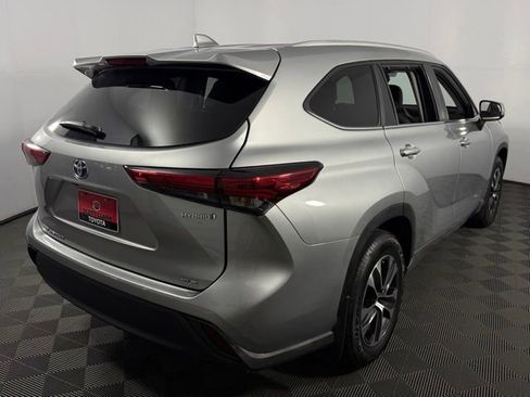 Used 2023 Toyota Highlander XLE image 8