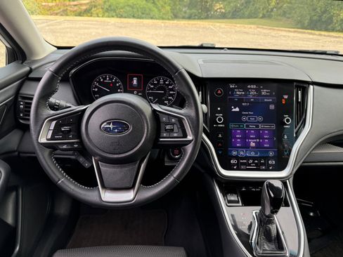 Used 2022 Subaru Outback Premium image 9