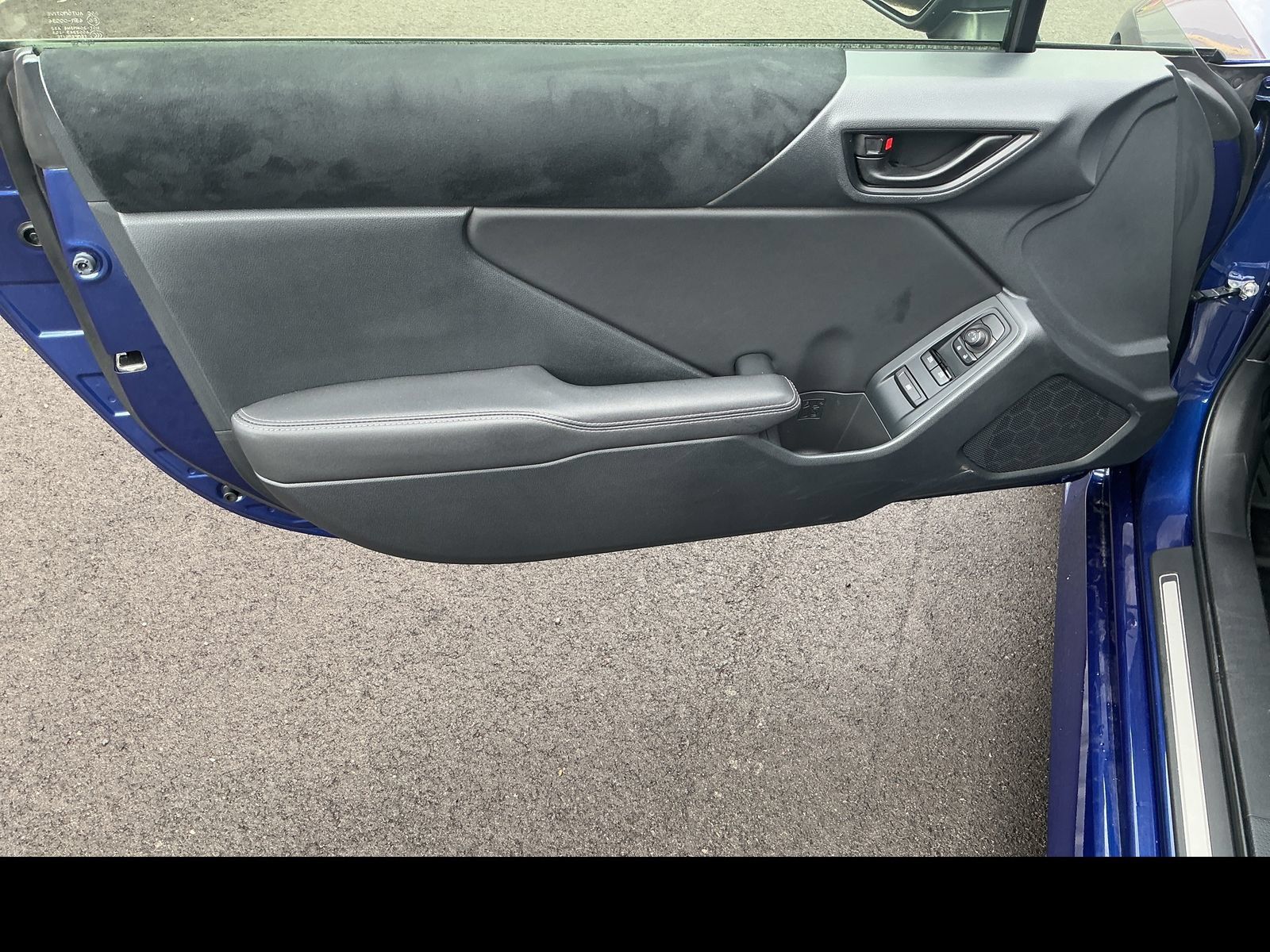 Used 2025 Toyota GR86 Premium w/ ALL Weather Mat Package (TMS) RWD image 11