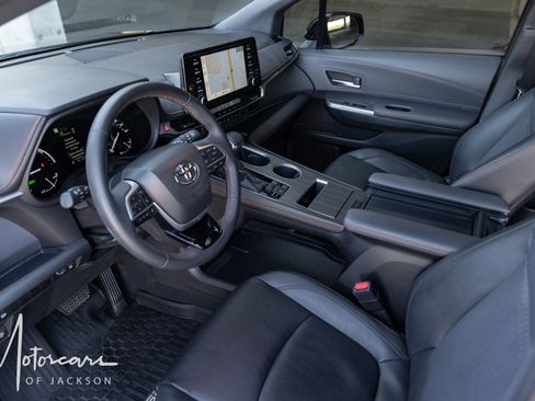 Used 2023 Toyota Sienna XSE image 24
