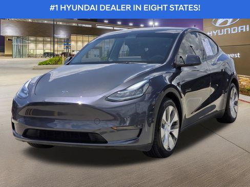 Used 2023 Tesla Model Y Long Range AWD/4WD image 2