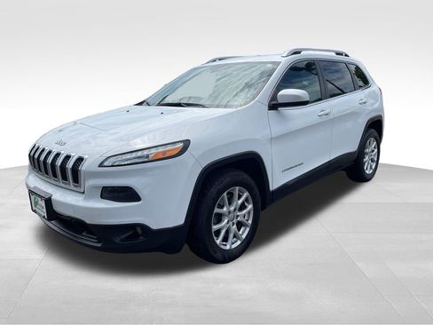 Used 2017 Jeep Cherokee Latitude w/ True North Edition AWD/4WD image 3