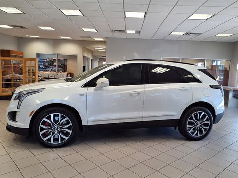 Certified 2023 Cadillac XT5 Sportv w/ Platinum Package image 2