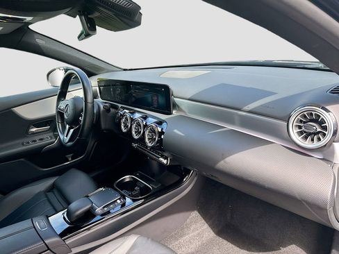 Used 2022 Mercedes-Benz A 220 4MATIC image 32