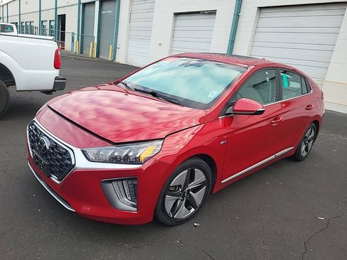 Used 2020 Hyundai Ioniq SEL image 1