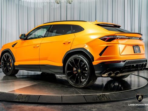Used 2022 Lamborghini Urus image 11