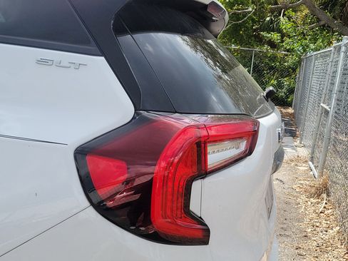 Used 2024 GMC Terrain SLT image 8